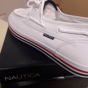 NAUTICA Spinnaker white boat shoes 10 & 10.5